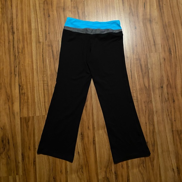 Champion Women’s Yoga Pants Capris Size Medium - Picture 4 of 9